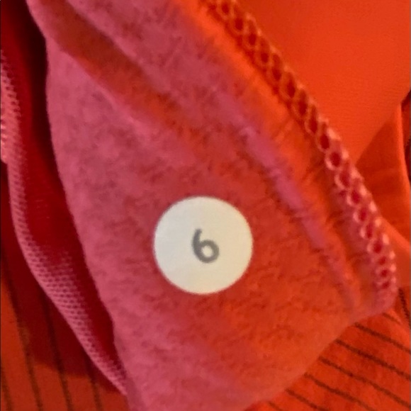 Lululemon top with built in bra - Picture 4 of 6